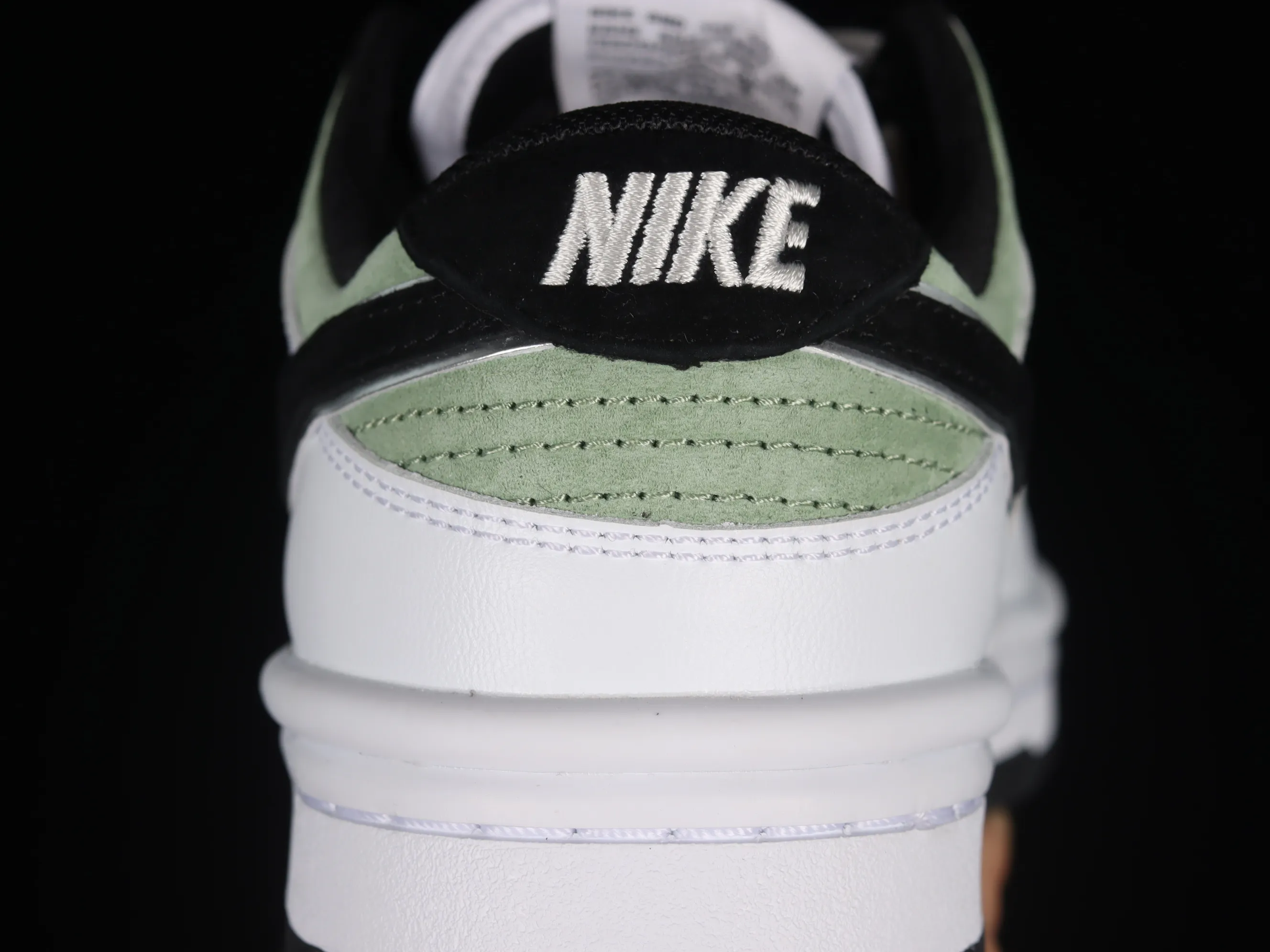 All Categories Nk SB Dunk Series Nk SB Dunk Low Low-top sneakers Otomo Katsuhiro x Nk SB Dunk Low "Steamboy OST" Otomo Katsuhiro co-branded SB low-top sports and leisure sneakers DZ2794-888
